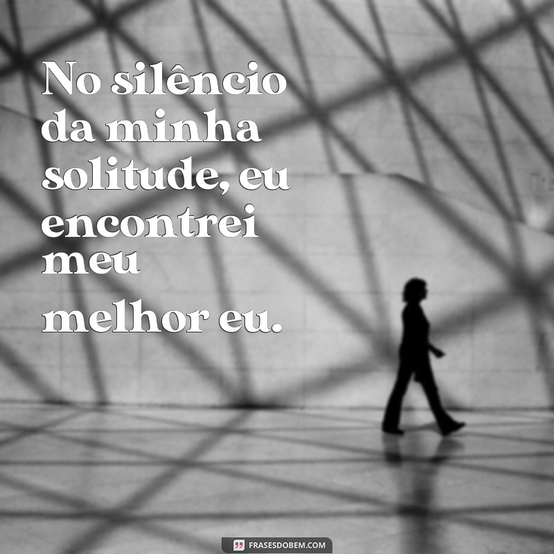 Descubra as melhores frases de indireta para legendar suas fotos sozinha 