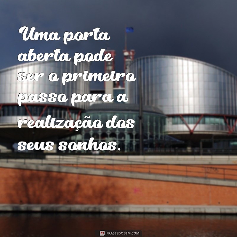 Descubra as melhores frases para legendar suas fotos de porta aberta 