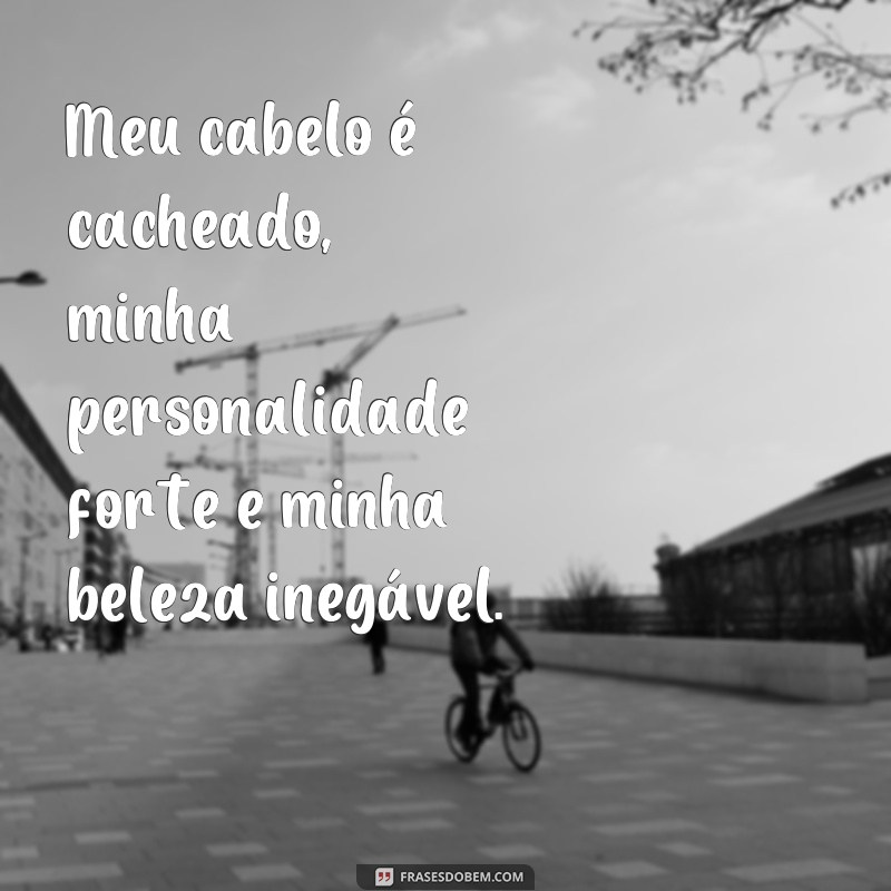 Descubra as melhores frases inspiradoras para as cacheadas morenas 