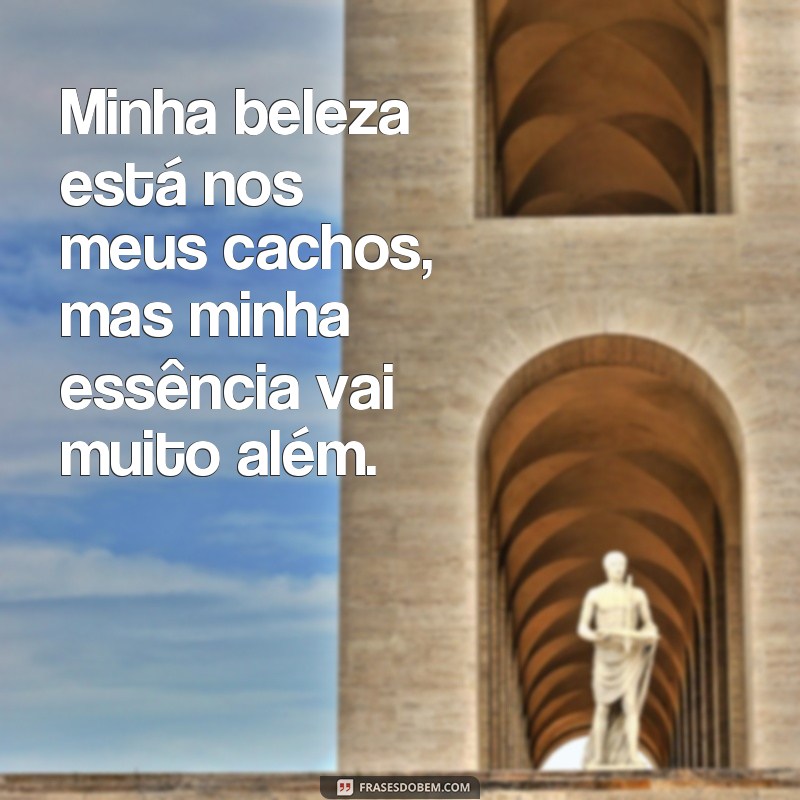 Descubra as melhores frases inspiradoras para as cacheadas morenas 