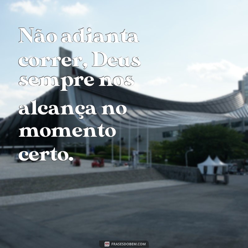 Descubra o poder das frases: Tudo acontece no tempo de Deus 