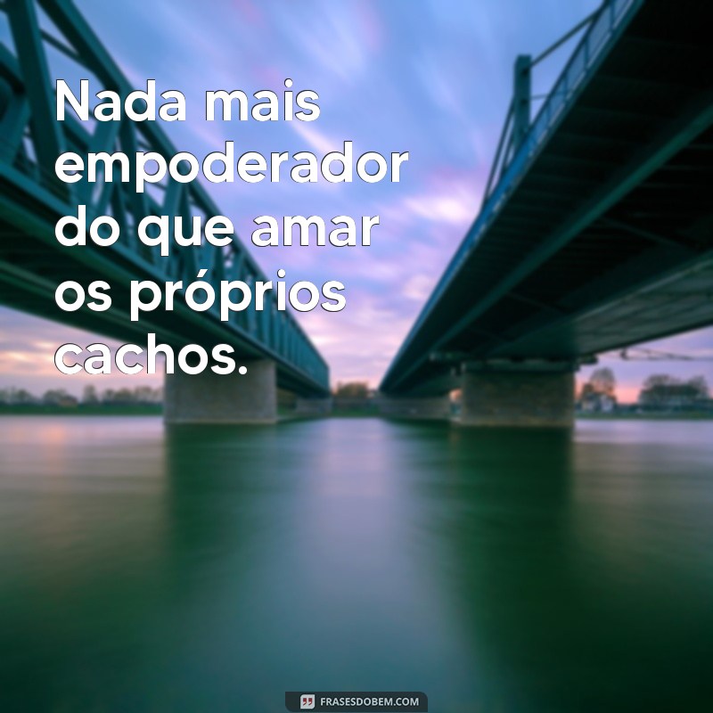 Descubra as melhores frases para legendar suas fotos com meninas de cabelo cacheado 