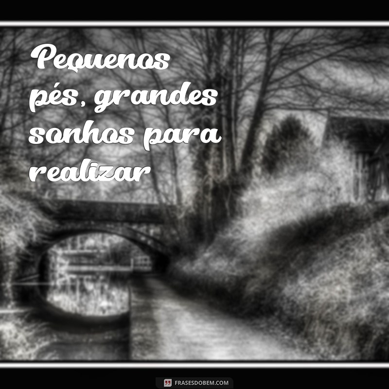 Encante-se com as melhores frases para acompanhar fotos de sapatinhos de bebê 