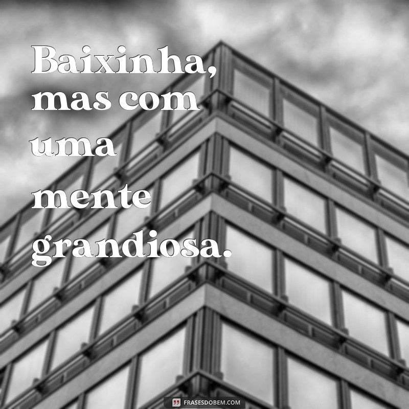 Descubra as melhores frases para exaltar as baixinhas em grande estilo! 