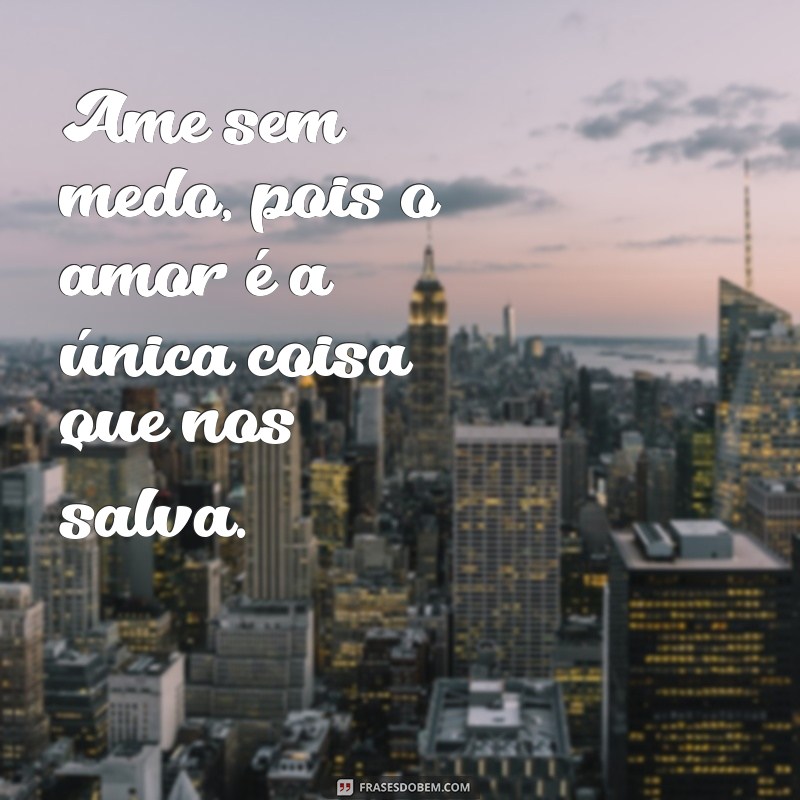 Descubra as melhores frases de amor e reflexão de Clarissa Corrêa 