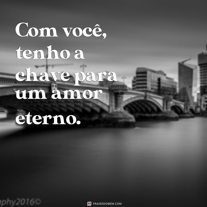 Descubra as melhores frases de casal chave para fortalecer o amor 