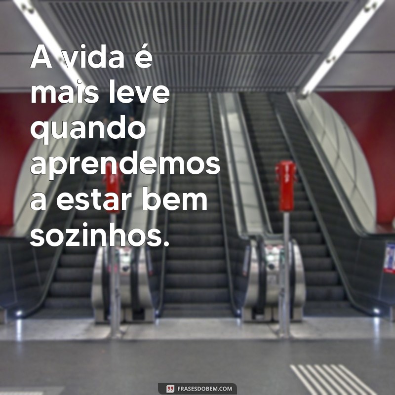 Descubra as melhores frases para fotos sozinha no status e arrase nas redes sociais! 