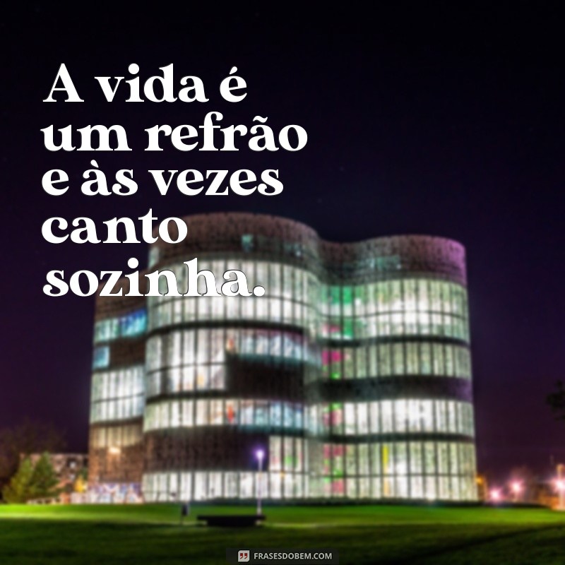 Frases Inspiradoras de Músicas para Fotos Sozinha: Destaque suas Imagens 