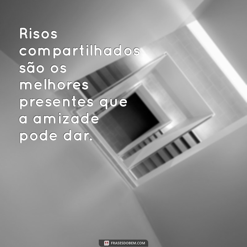 As Melhores Frases para Legendar Fotos com Amigos e Celebrar a Amizade 