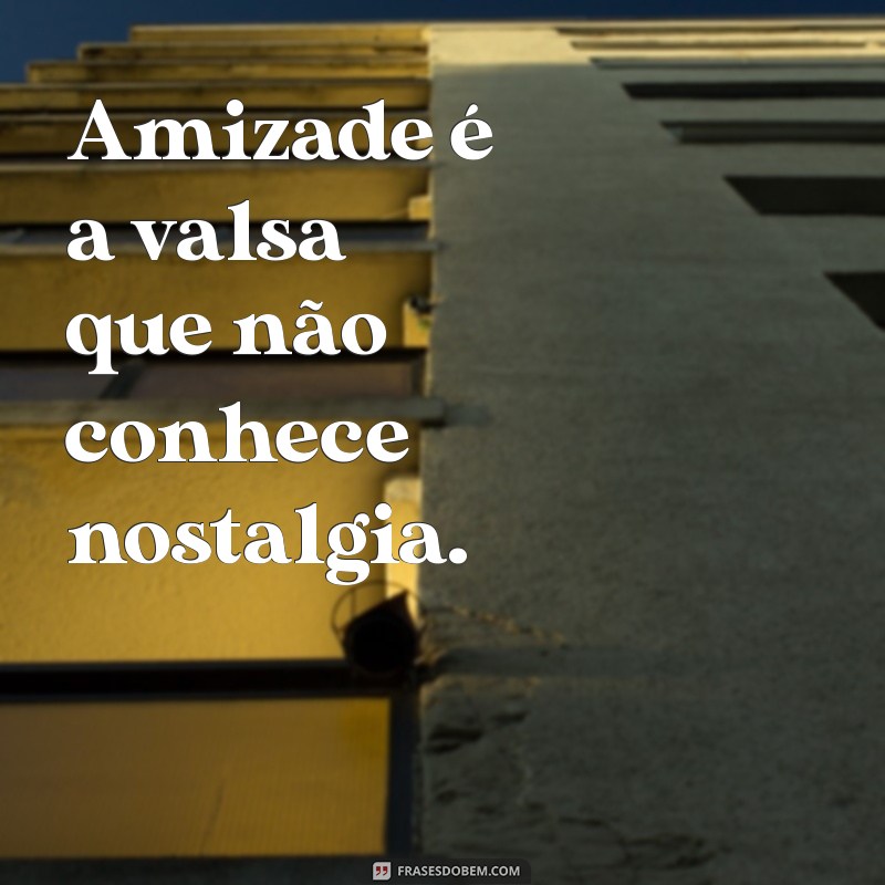 10 Poemas Inspiradores que Celebram a Essência da Amizade 