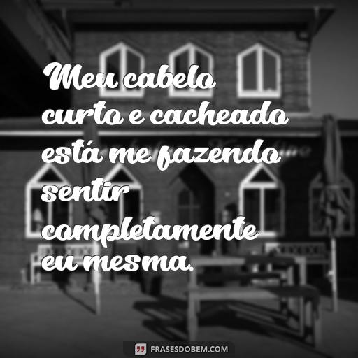Como Usar Frases para Estilizar Cabelos Cacheados Curtos: Dicas e Inspirações Meu cabelo curto e cacheado está me fazendo sentir completamente eu mesma.