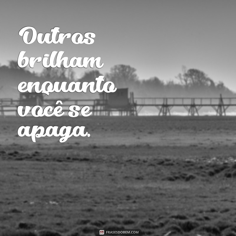 Superando a Auto-Crítica: Frases para Vencer a Sensação de Nunca Ser Bom o Suficiente 