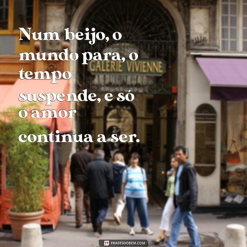 Explorando a Magia do Beijo na Poesia de Fernando Pessoa 