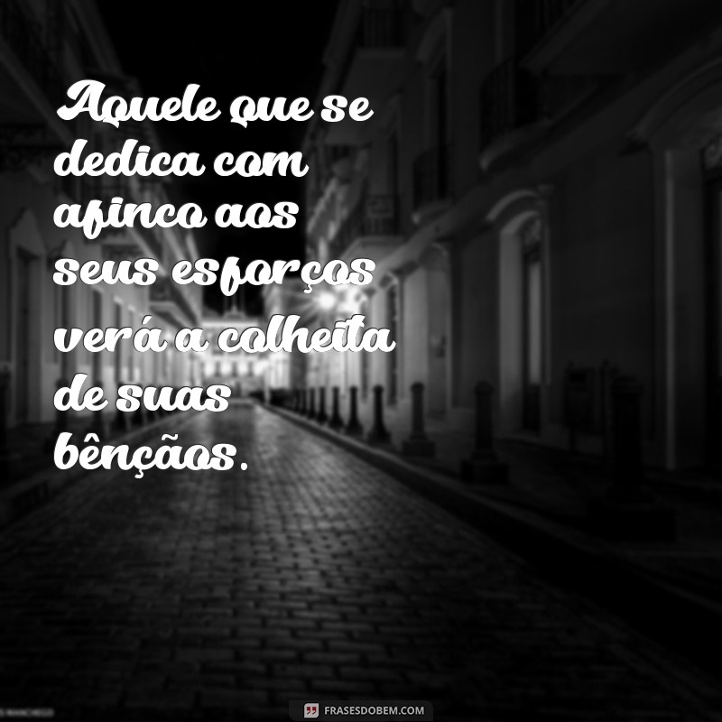 quem trabalha deus ajuda versículo Aquele que se dedica com afinco aos seus esforços verá a colheita de suas bênçãos.