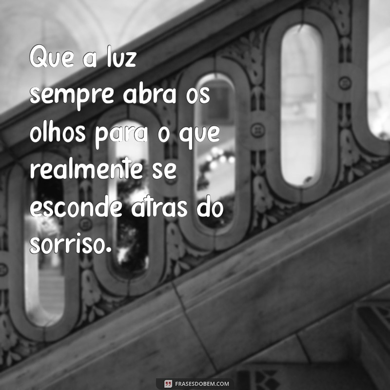 deus me livre do mal disfarçado de bem Que a luz sempre abra os olhos para o que realmente se esconde atrás do sorriso.