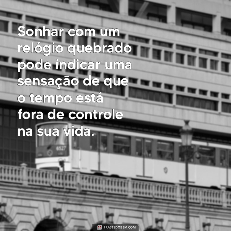 o que significa sonhar com relógio quebrado Sonhar com um relógio quebrado pode indicar uma sensação de que o tempo está fora de controle na sua vida.