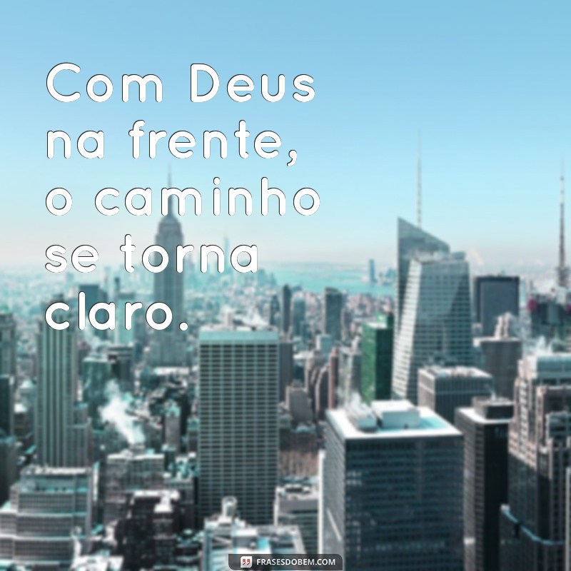 Deus na Frente Sempre: A Importância da Fé em Nossa Caminhada 