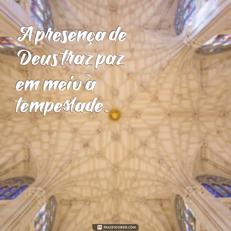 Frases Inspiradoras sobre Deus para Status e Reflexões 