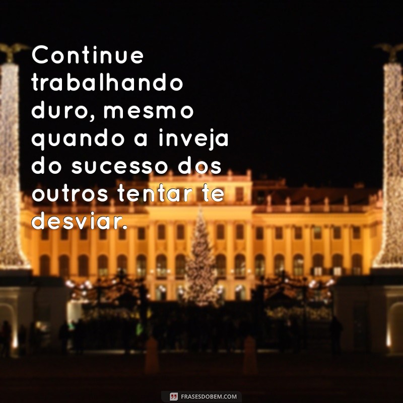 Como Lidar com a Inveja no Trabalho: Dicas para Superar Conflitos Profissionais 