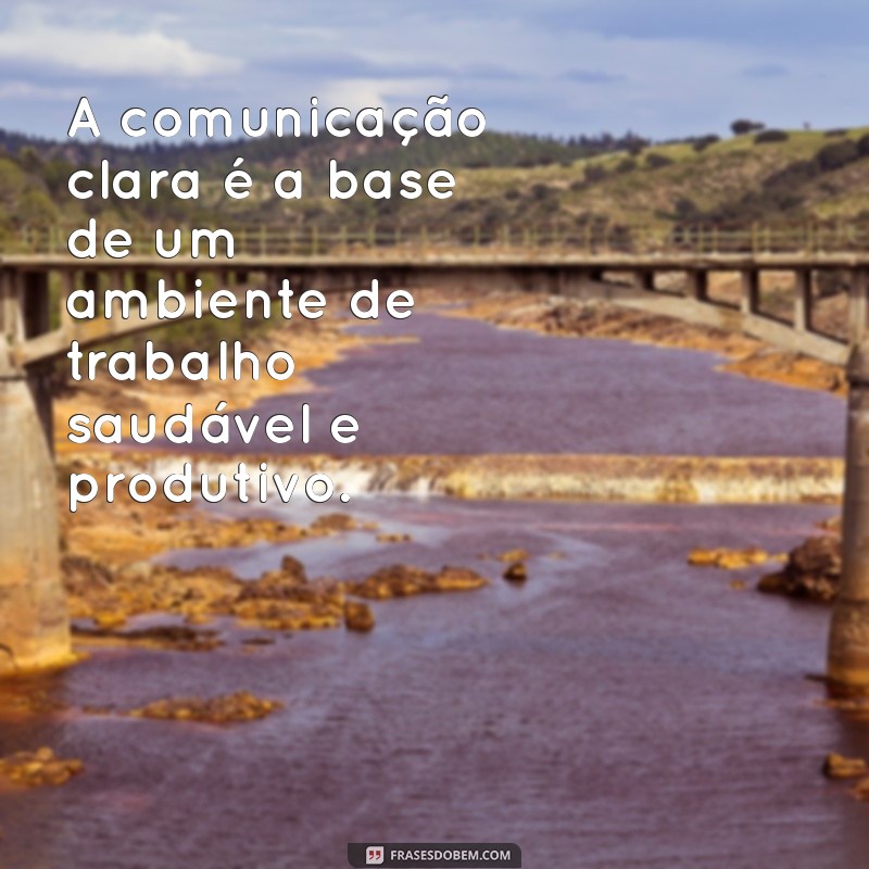 mensagem sobre comunicação no trabalho A comunicação clara é a base de um ambiente de trabalho saudável e produtivo.