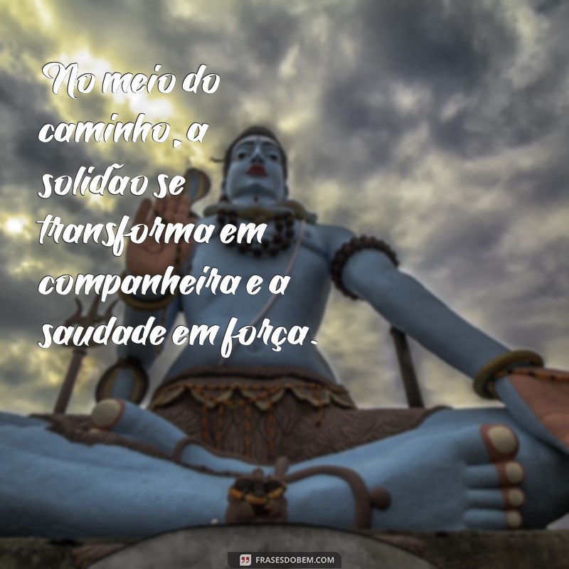 Explorando No Meio do Caminho: A Profunda Mensagem de Carlos Drummond de Andrade 