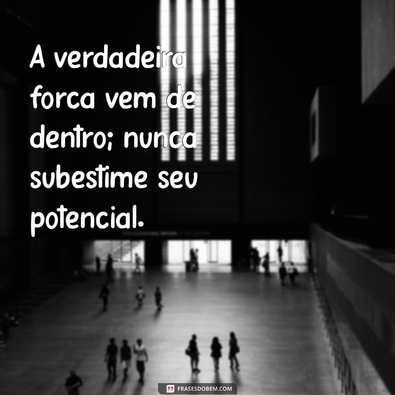 frases motivacional masculina A verdadeira força vem de dentro; nunca subestime seu potencial.