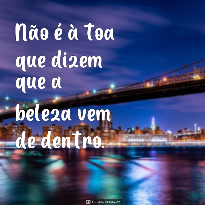 Descubra as melhores frases cantadas sobre beleza e se encante! 