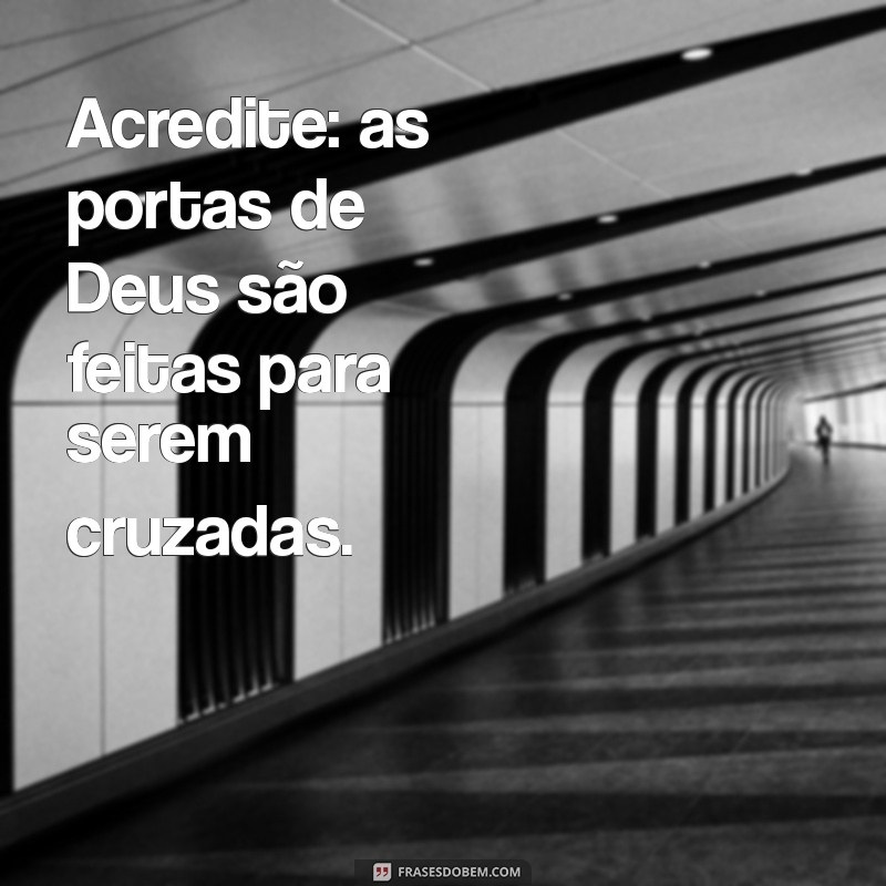 Descubra o Poder das Frases: A Porta que Deus Abre Ninguém Fecha 