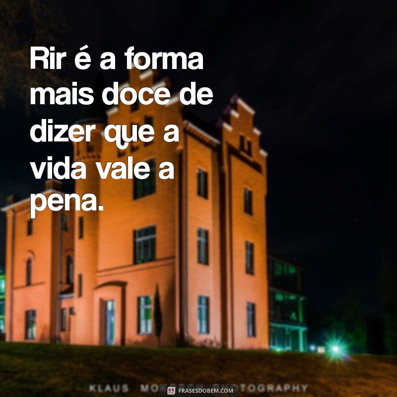 As Melhores Frases Engraçadas para Status que Vão Fazer Você Rir 