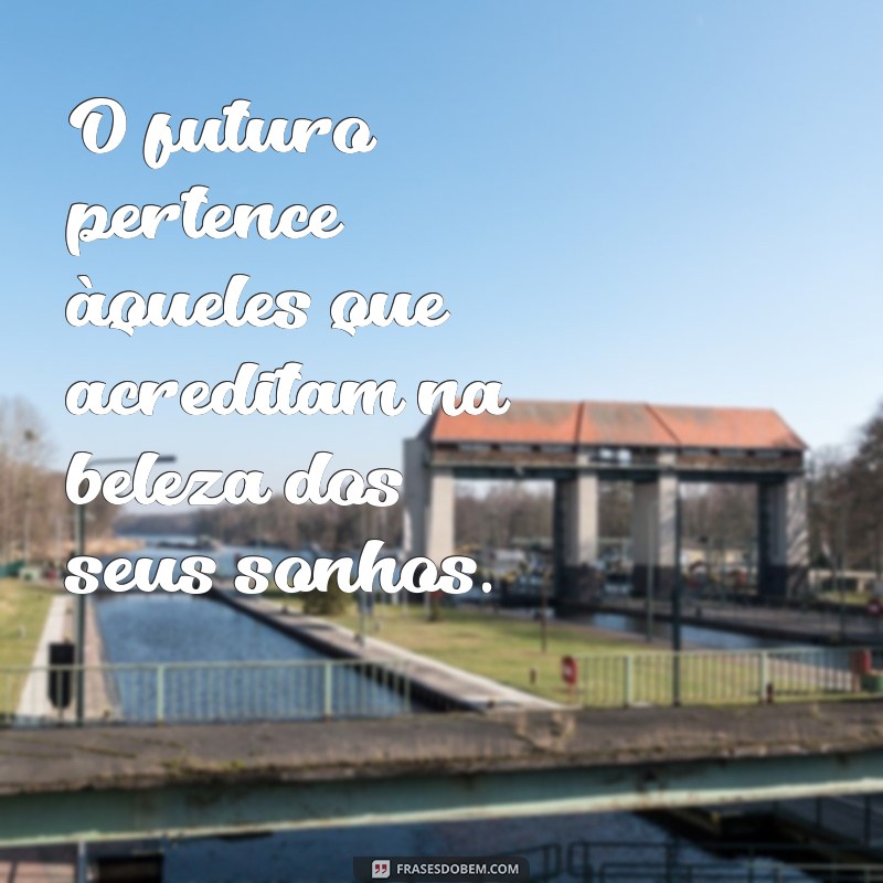 Frases Inspiradoras de Anne Frank: Reflexões sobre Esperança e Coragem 