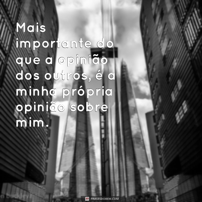 Descubra as melhores frases sobre ser o centro das atenções: Fale bem ou falem mal, mas falem de mim! 