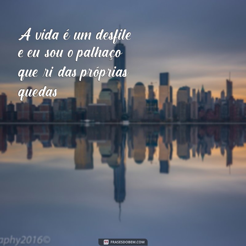 poesia leminski A vida é um desfile, e eu sou o palhaço que ri das próprias quedas.