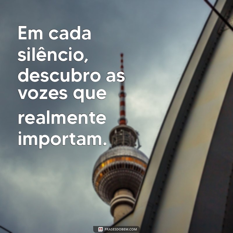 Frases Impactantes para Acompanhar Suas Fotos Sozinha: Inspire-se! 