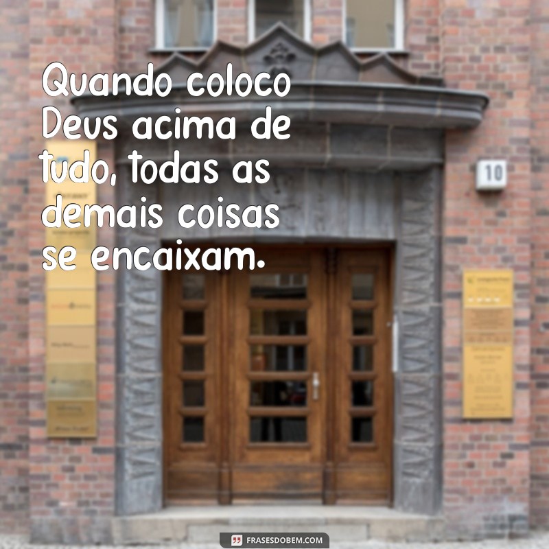 Descubra as melhores frases sobre Deus acima de tudo para se inspirar 