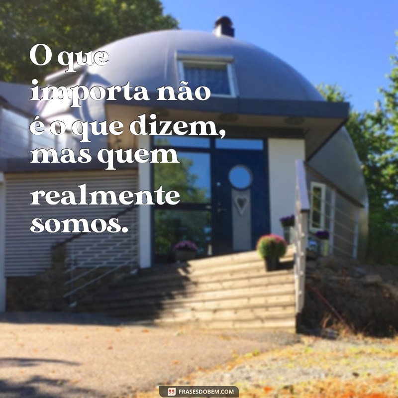 As Melhores Frases sobre Fofoca: Reflexões e Conselhos para Evitar Rumores 