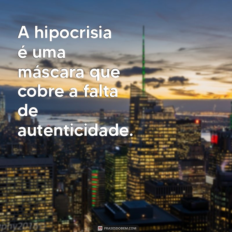 Entenda o Que é Hipocrisia: Definição e Exemplos Práticos 