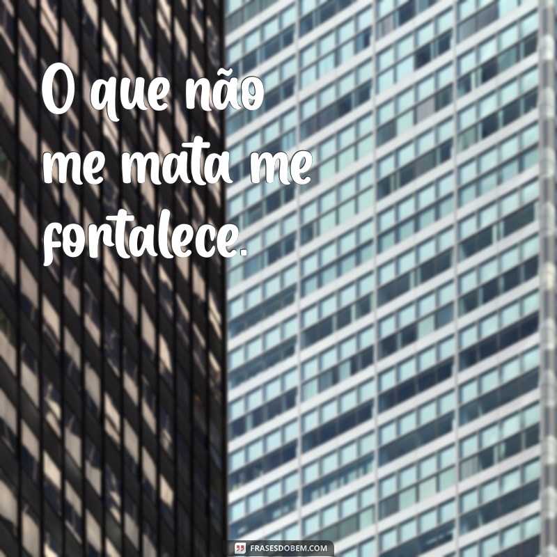 frases no braço O que não me mata me fortalece.