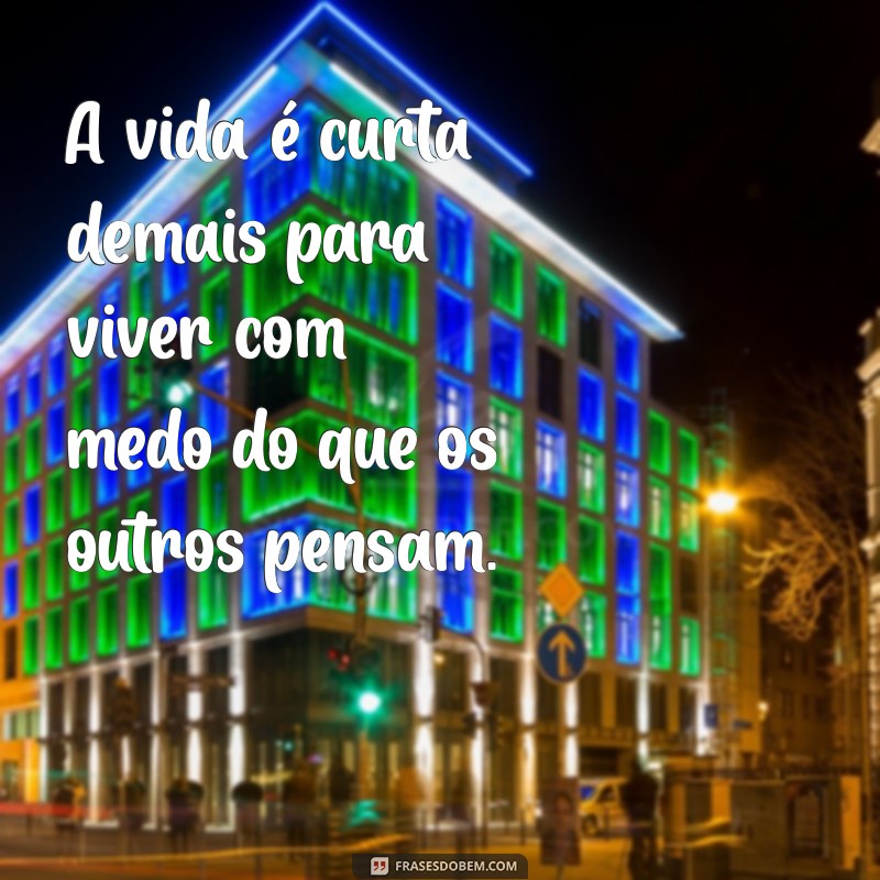 Mensagens de Sabedoria para Status: Inspire e Refletir com Frases Impactantes 