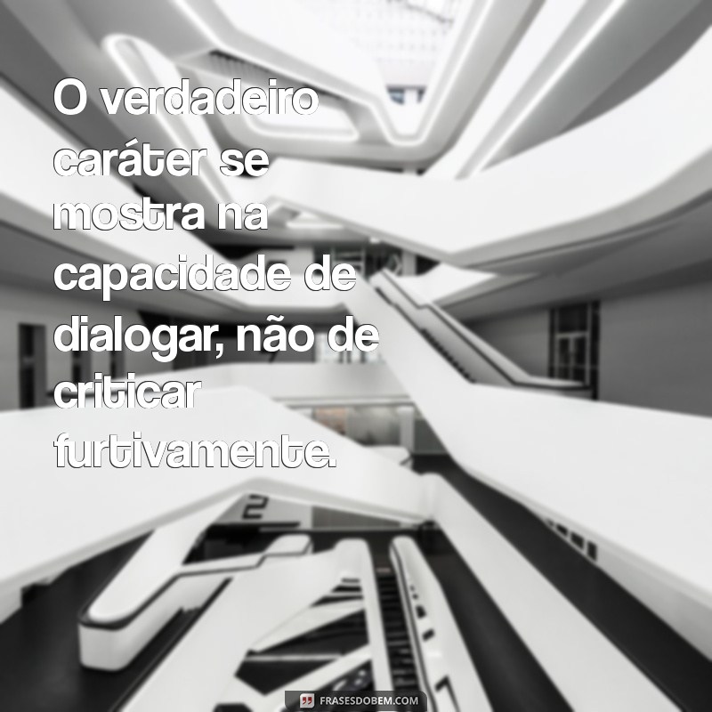 Os Perigos de Falar pelas Costas: Entenda Por Que Essa Prática é Prejudicial 