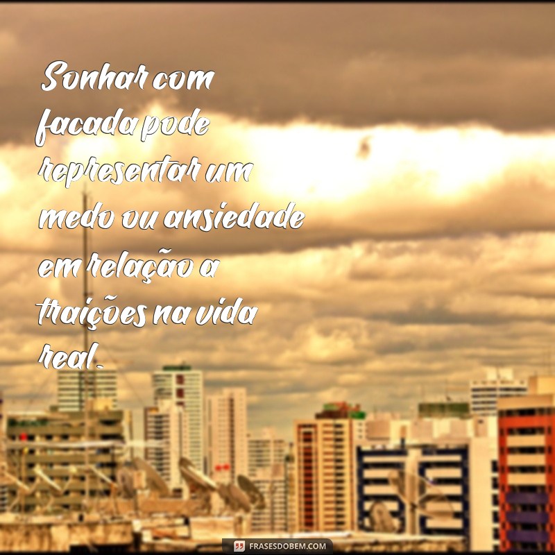 o que significa sonhar com facada Sonhar com facada pode representar um medo ou ansiedade em relação a traições na vida real.