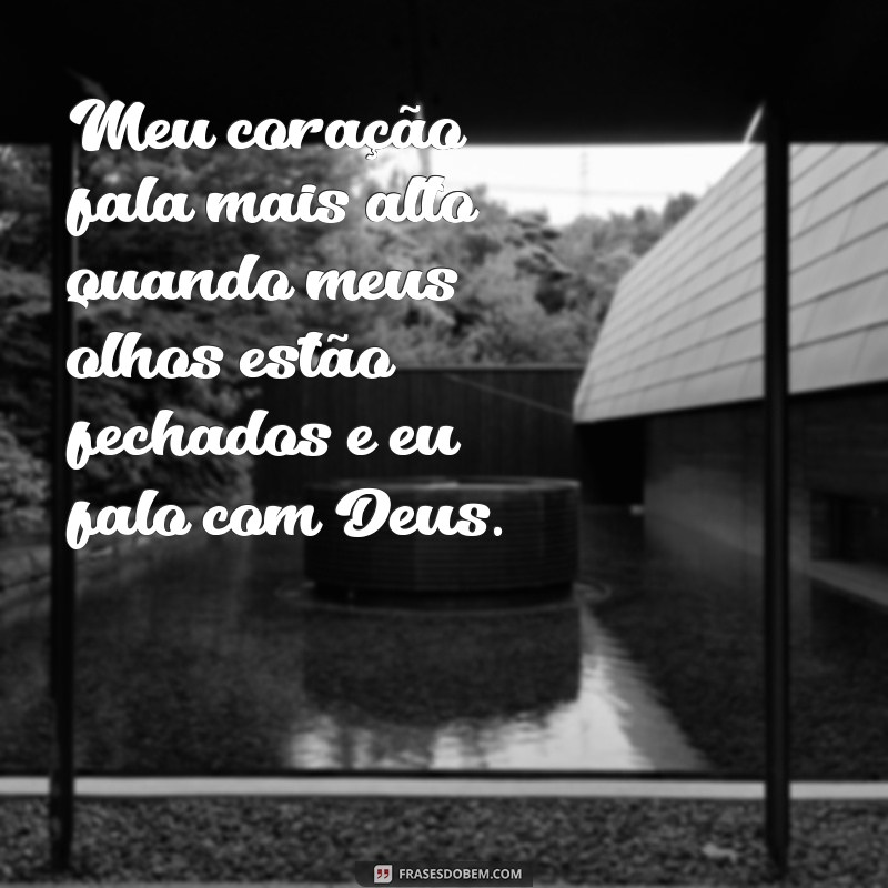 Conecte-se com a espiritualidade através das frases: Olhos fechados, eu falo com Deus 