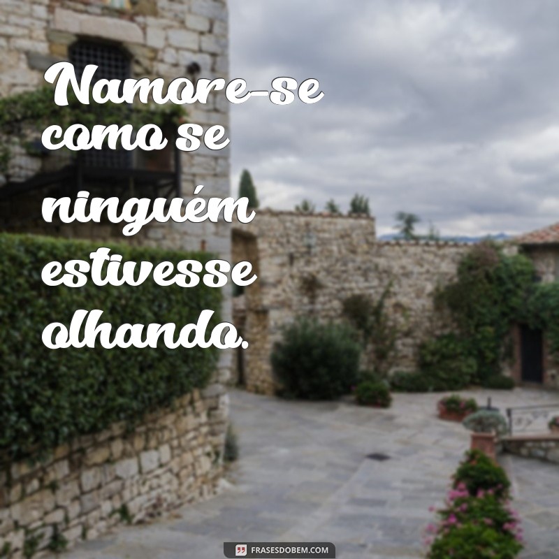 30 Frases Inspiradoras para Legendar Suas Fotos Sozinha no Espelho 