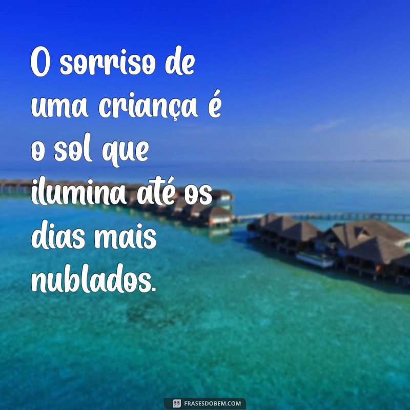 frases de sorriso de criança O sorriso de uma criança é o sol que ilumina até os dias mais nublados.