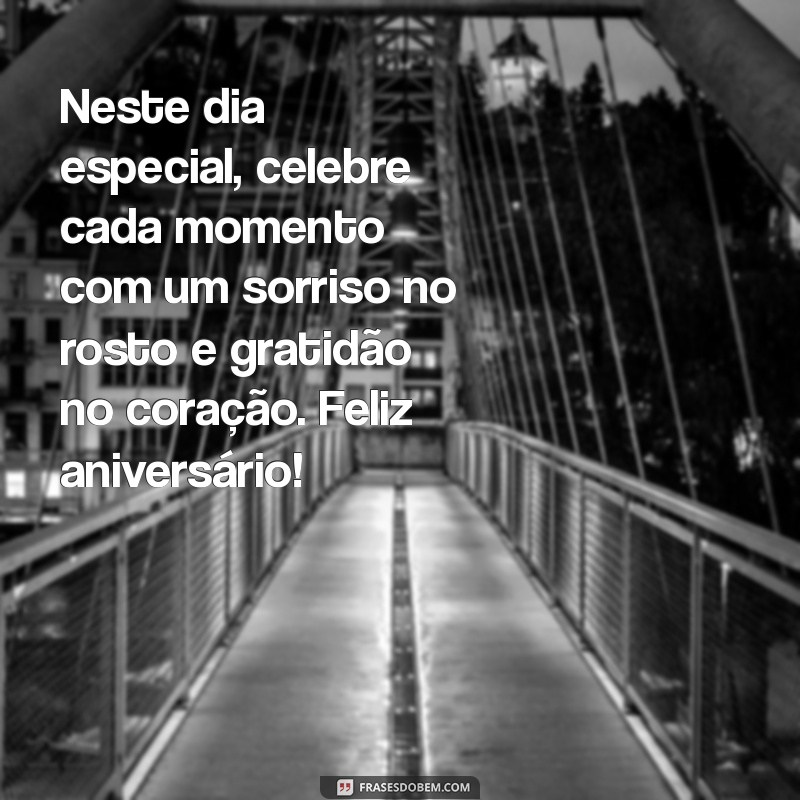 mini texto de aniversário Neste dia especial, celebre cada momento com um sorriso no rosto e gratidão no coração. Feliz aniversário!