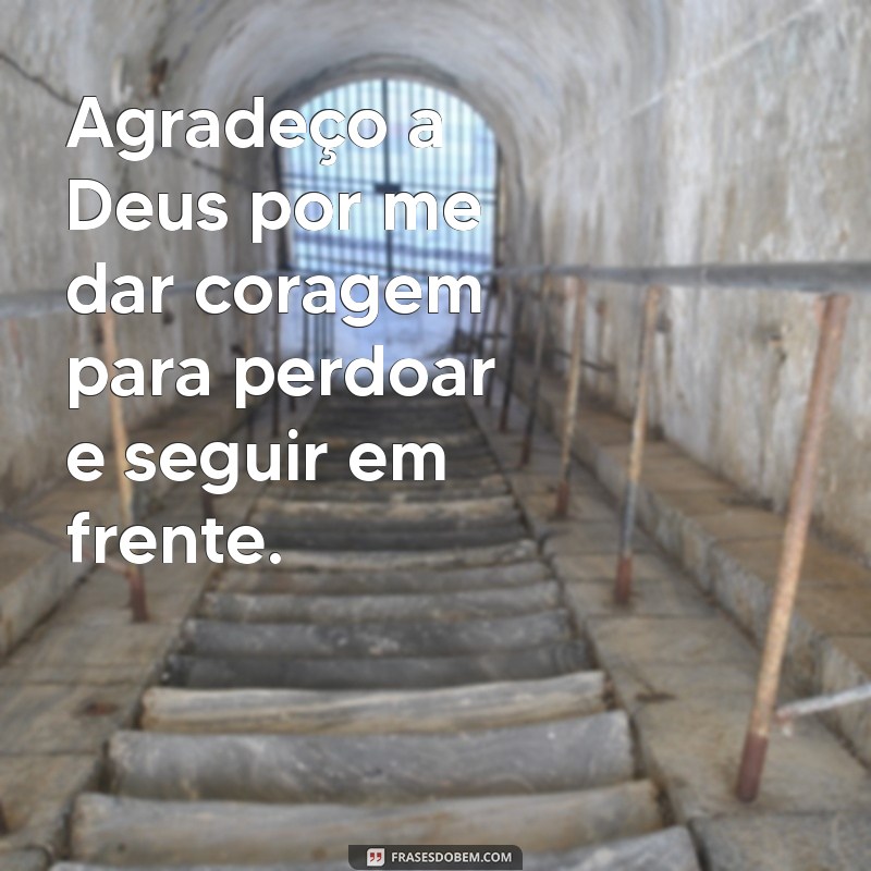 Descubra as melhores frases de gratidão a Deus para compartilhar em seu status! 