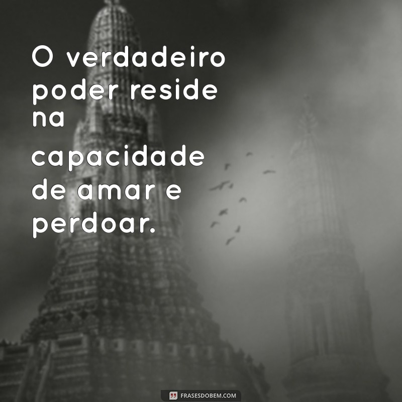 Descubra a Vida e os Ensinamentos de Madame Blavatsky: A Fundadora da Teosofia 